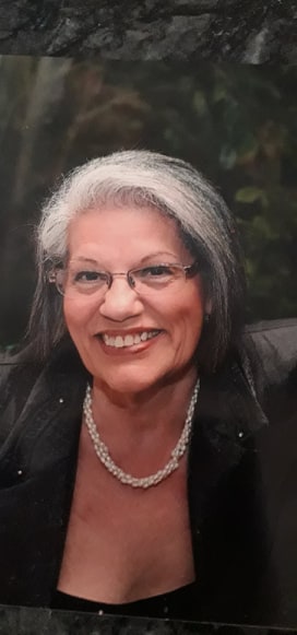 Είναι γέννημα  θρέμμα  Τζιτζιφιών...