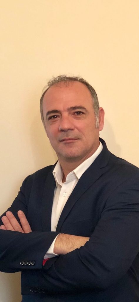 Ο Παναγιώτης γεννήθηκε στην Ηλιούπολη το 1969 όπου μεγάλωσε και ζει μέχρι σήμερα με την οικογένειά του...