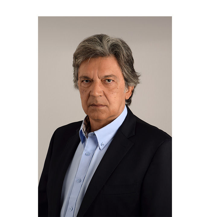 Πτυχιούχος Παντείου Πανεπιστημίου και Σχολής Στελεχών Επιχειρήσεως ΤΕΙ...