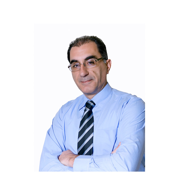 Είναι πτυχιούχος Πολιτικών Επιστημών από τη Νομική Αθήνας...