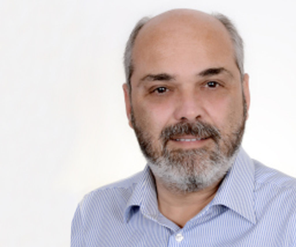 Ο Αντώνης Χατζηνικολάου, 52 ετών σήμερα, γεννημένος και μεγαλωμένος στη Νέα Σμύρνη...