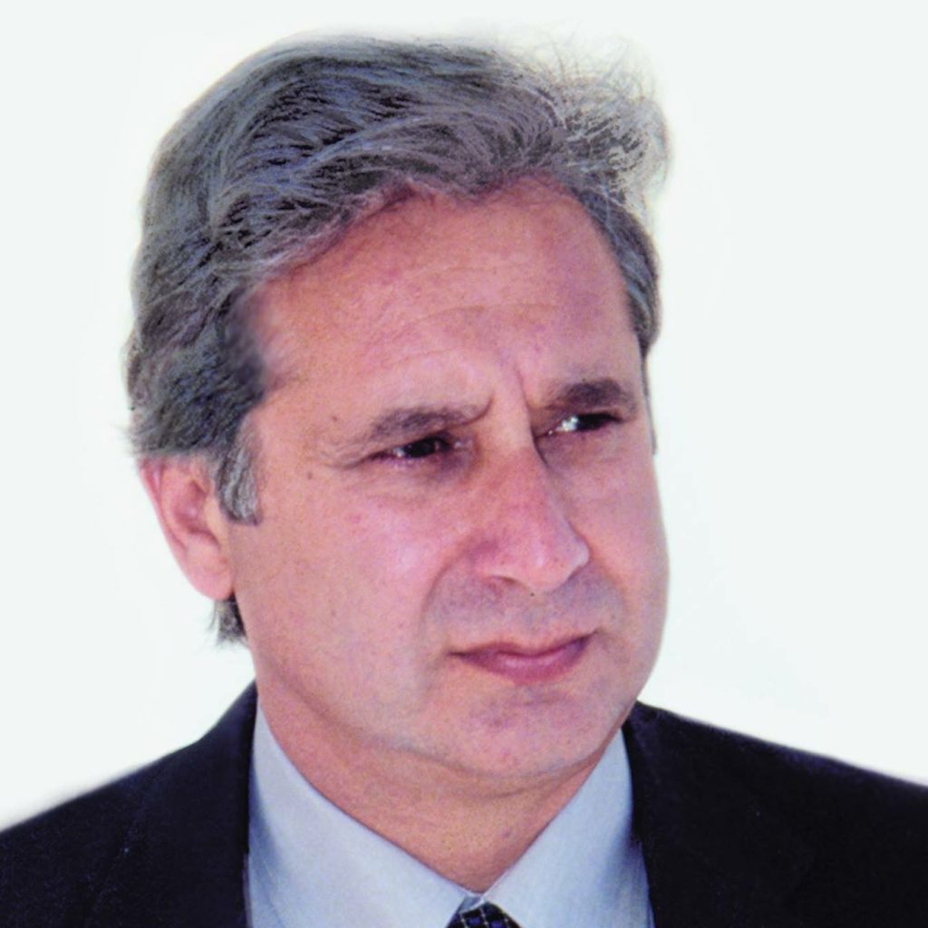 Μικρασιατικής καταγωγής, φοίτησε στην Ευαγγελική Σχολή και κατοικεί στη Ν. Σμύρνη 45...