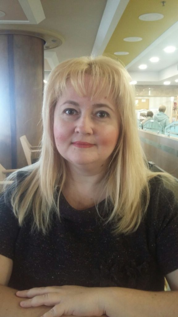 Τον Ιούνιο του 1994 τελείωσα τη Σιβιτανίδειο  Σχολή...