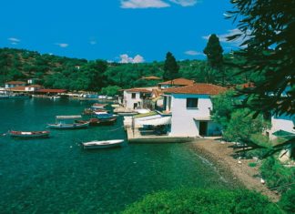 Παλαιό Τρίκερι – Το μικρό παραδεισένιο νησί χωρίς αυτοκίνητα για ονειρικές διακοπές