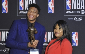 Η μεγάλη διαδρομή του Γιάνη Αντετοκούνμπο από τα Σεπόλια στην κορυφή του παγκόσμιου μπάσκετ