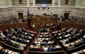 Στη Βουλή το διυπουργικό νομοσχέδιο – Τι προβλέπει για ακαδημαϊκό άσυλο και κυβερνησιμότητα των δήμων